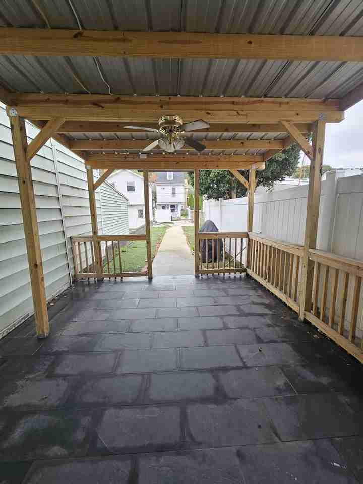 419 W Lloyd St #1 - Photo 7 of 13