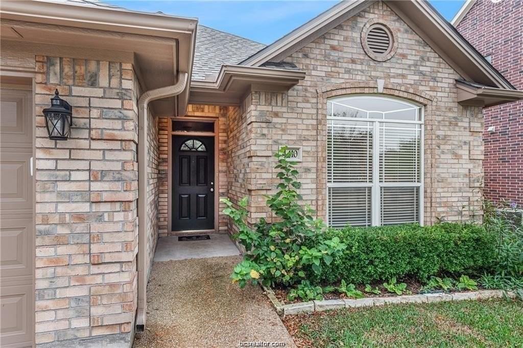 4410 Crayke Pl - Photo 3 of 25