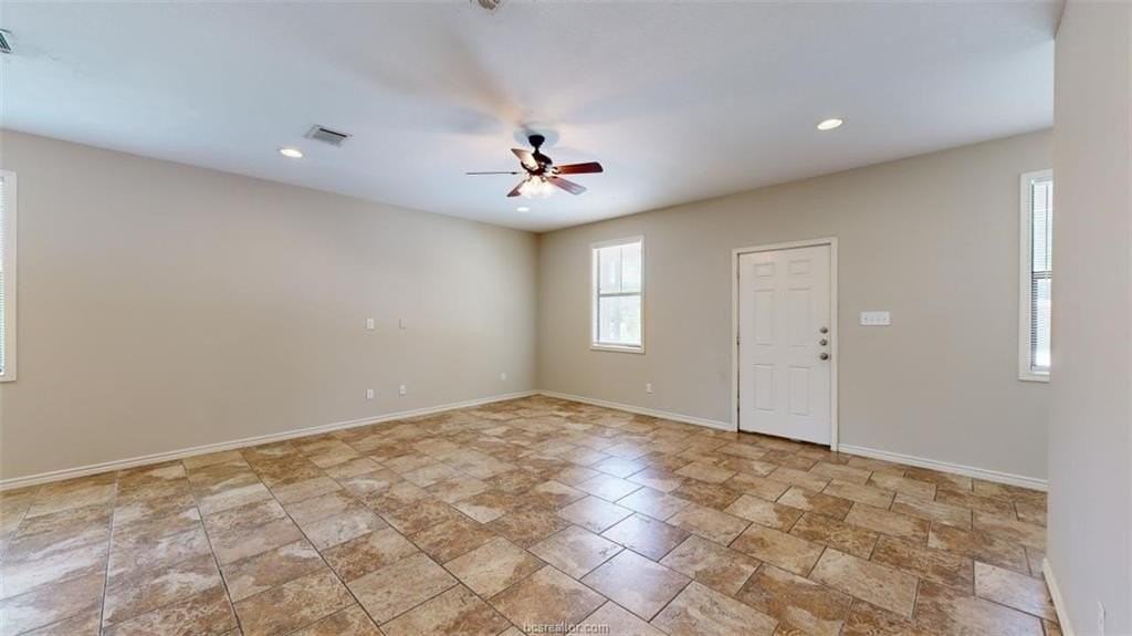 821 Avenue B - Photo 6 of 35
