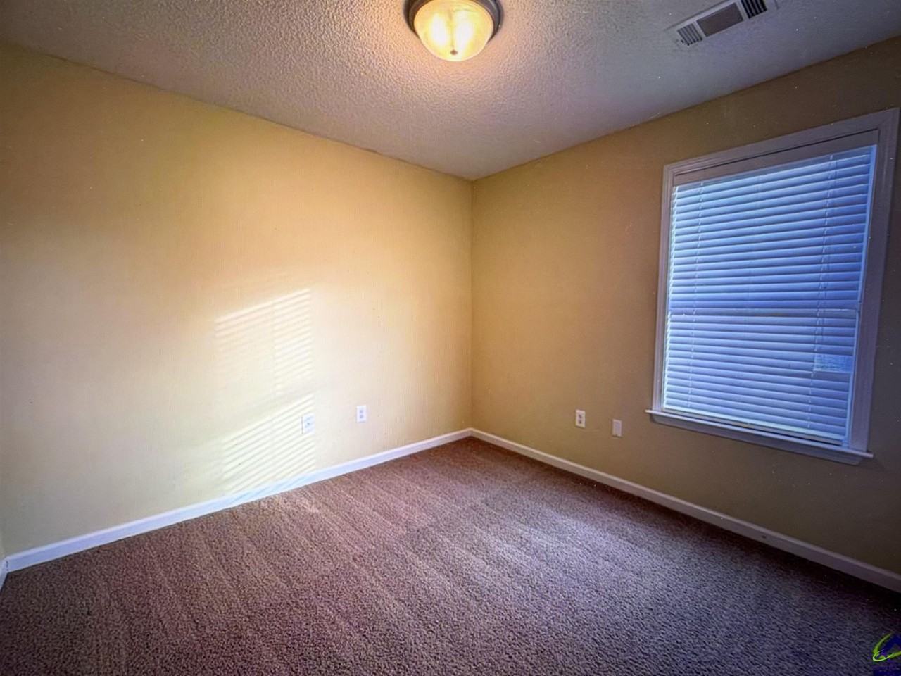 308 Thornton Dr - Photo 3 of 7