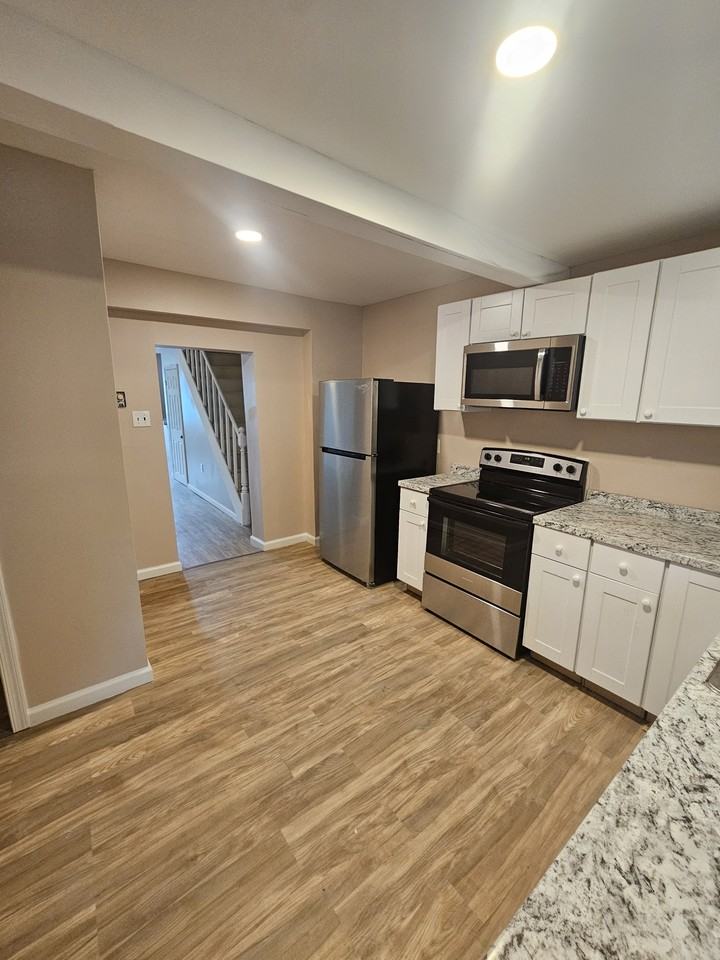 897 W Coal St #1 - Photo 3 of 11