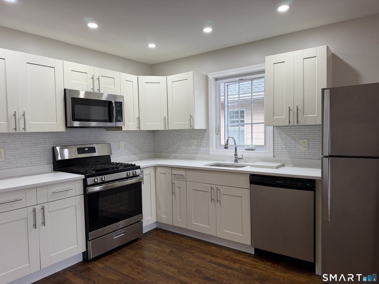 272 Federal St - Photo 4 of 10