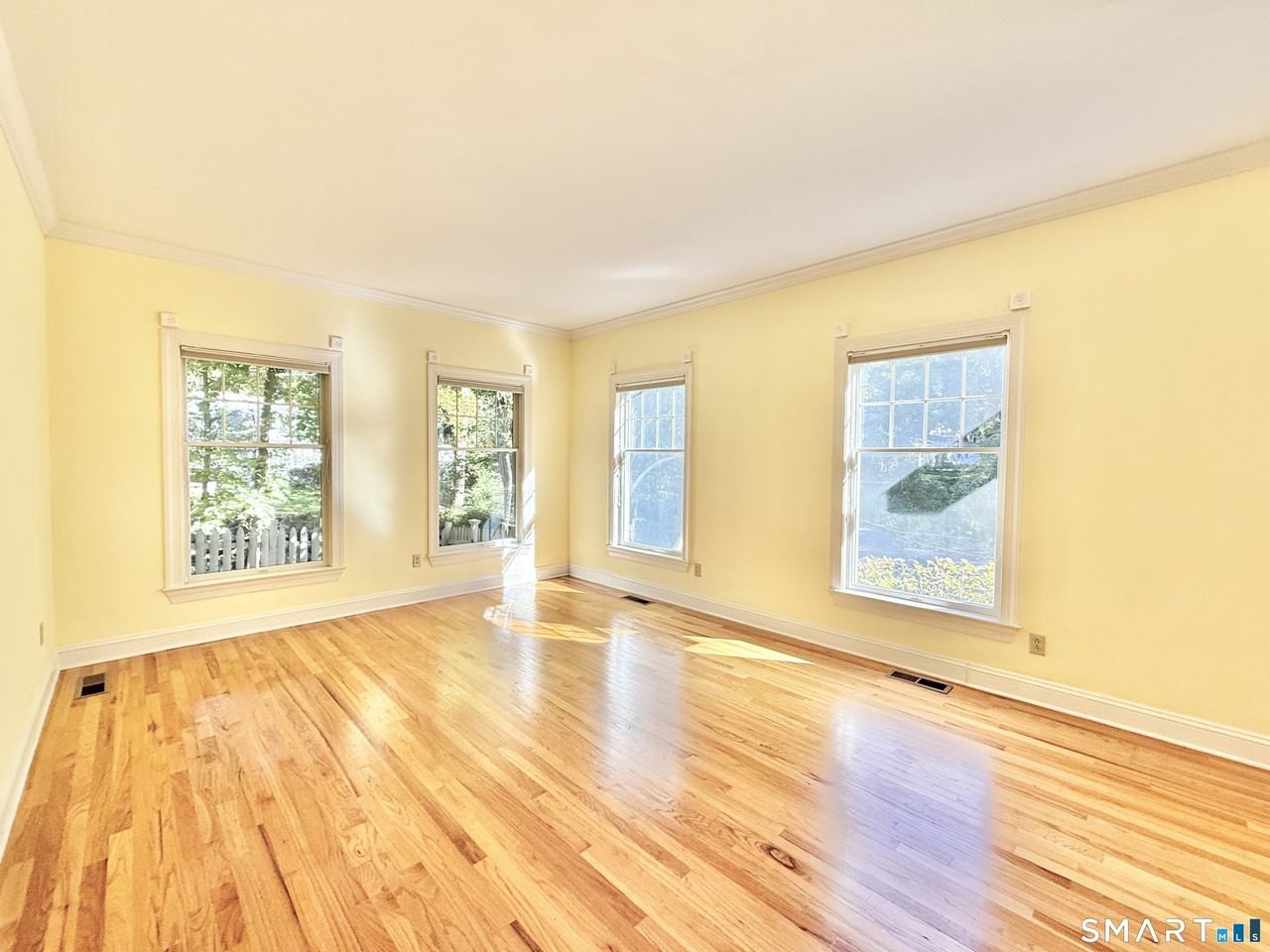 176 Nichols Ave - Photo 4 of 27