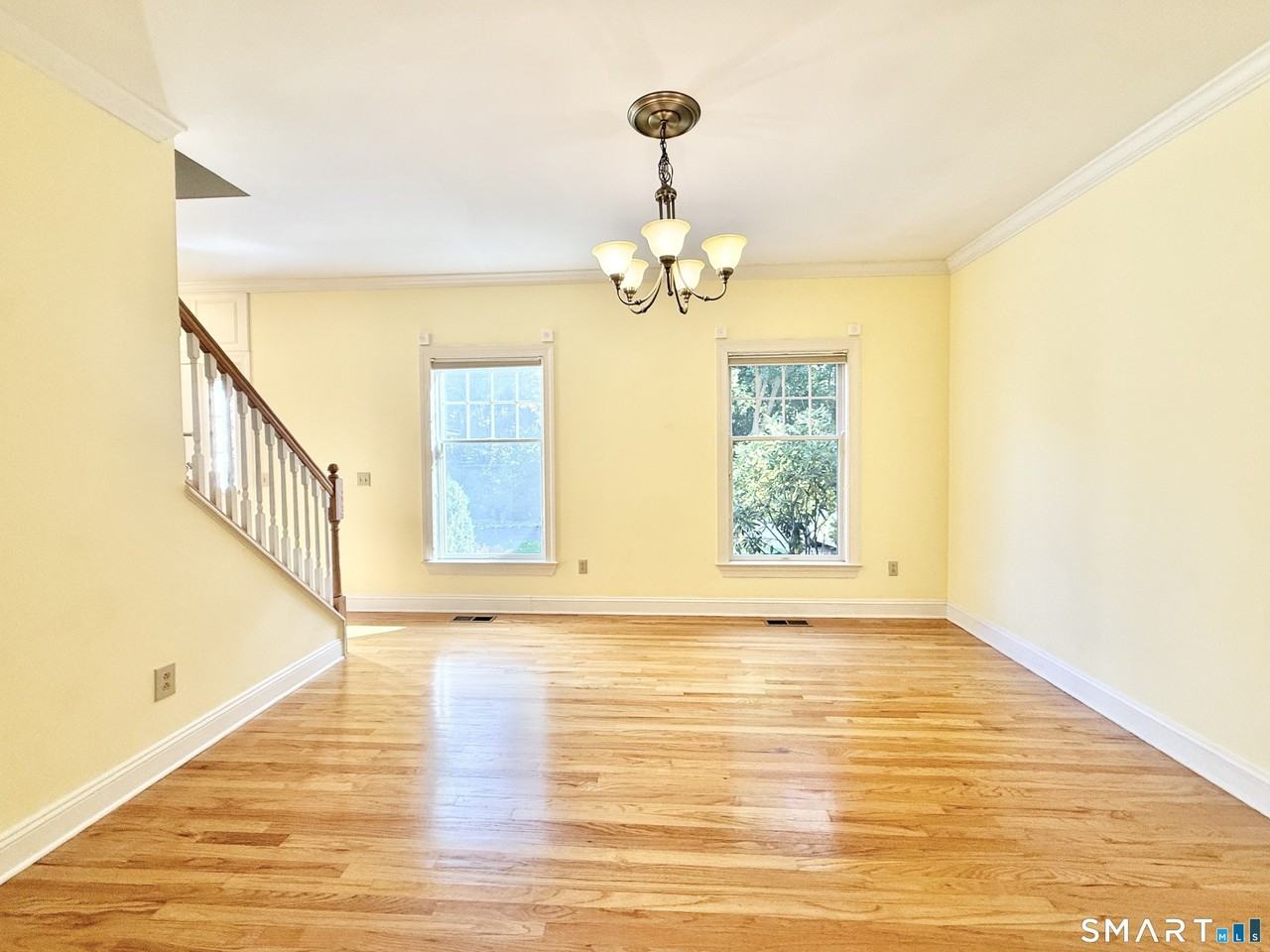 176 Nichols Ave - Photo 5 of 27