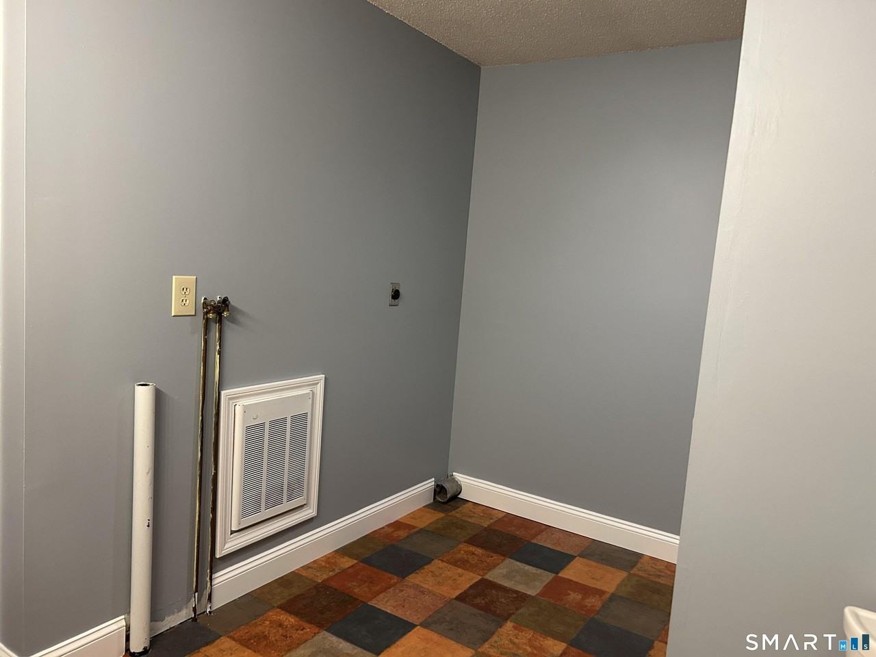 240 Hammock Rd N - Photo 6 of 8