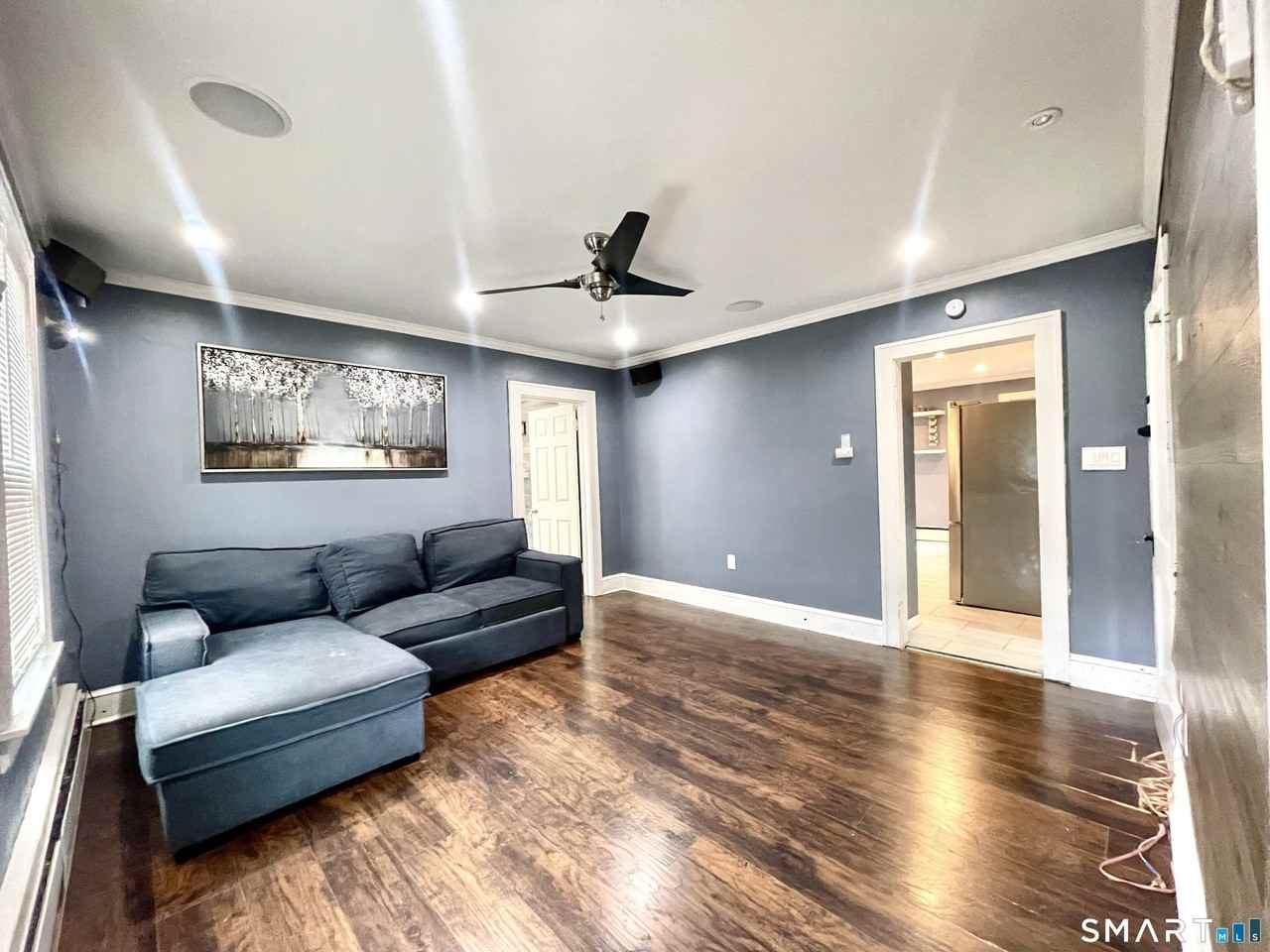 304 Queen St #2nd - Photo 4 of 23