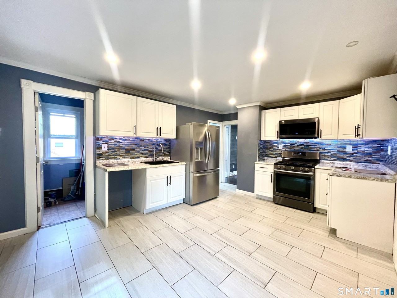 304 Queen St #2nd - Photo 6 of 23