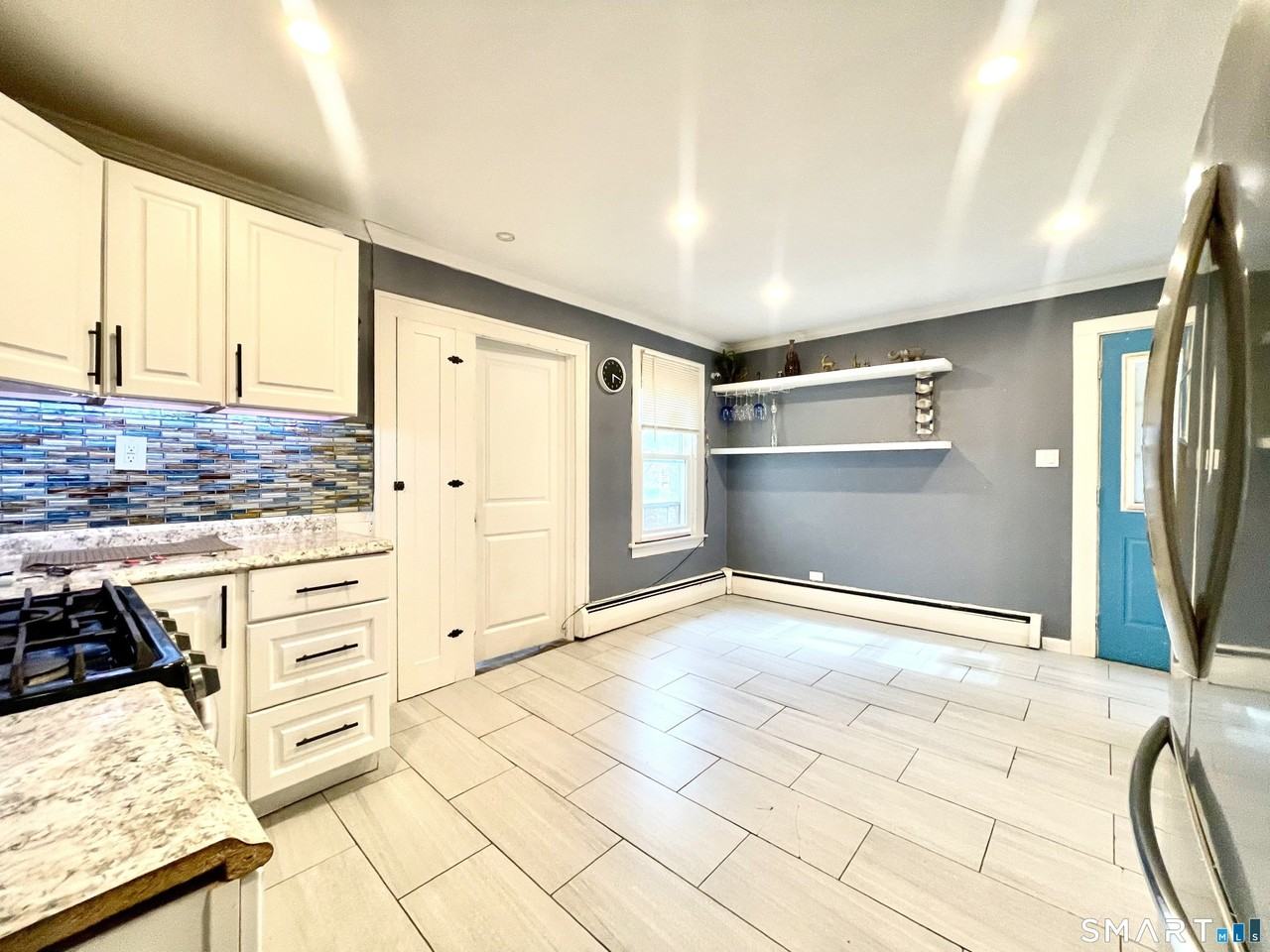 304 Queen St #2nd - Photo 7 of 23