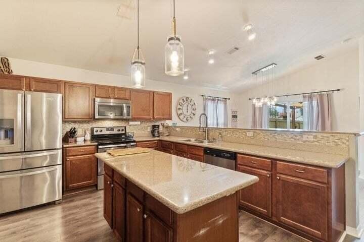 8265 Sierra St - Photo 4 of 18