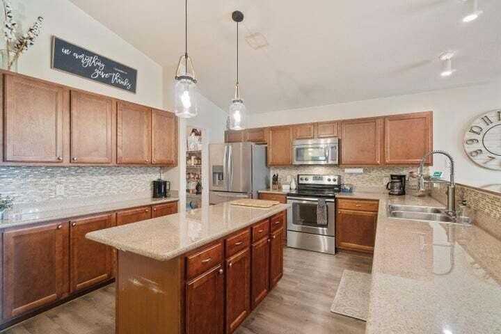 8265 Sierra St - Photo 7 of 18
