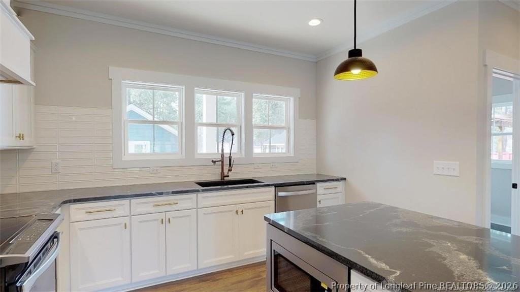 408 Sheldon Rd - Photo 7 of 34