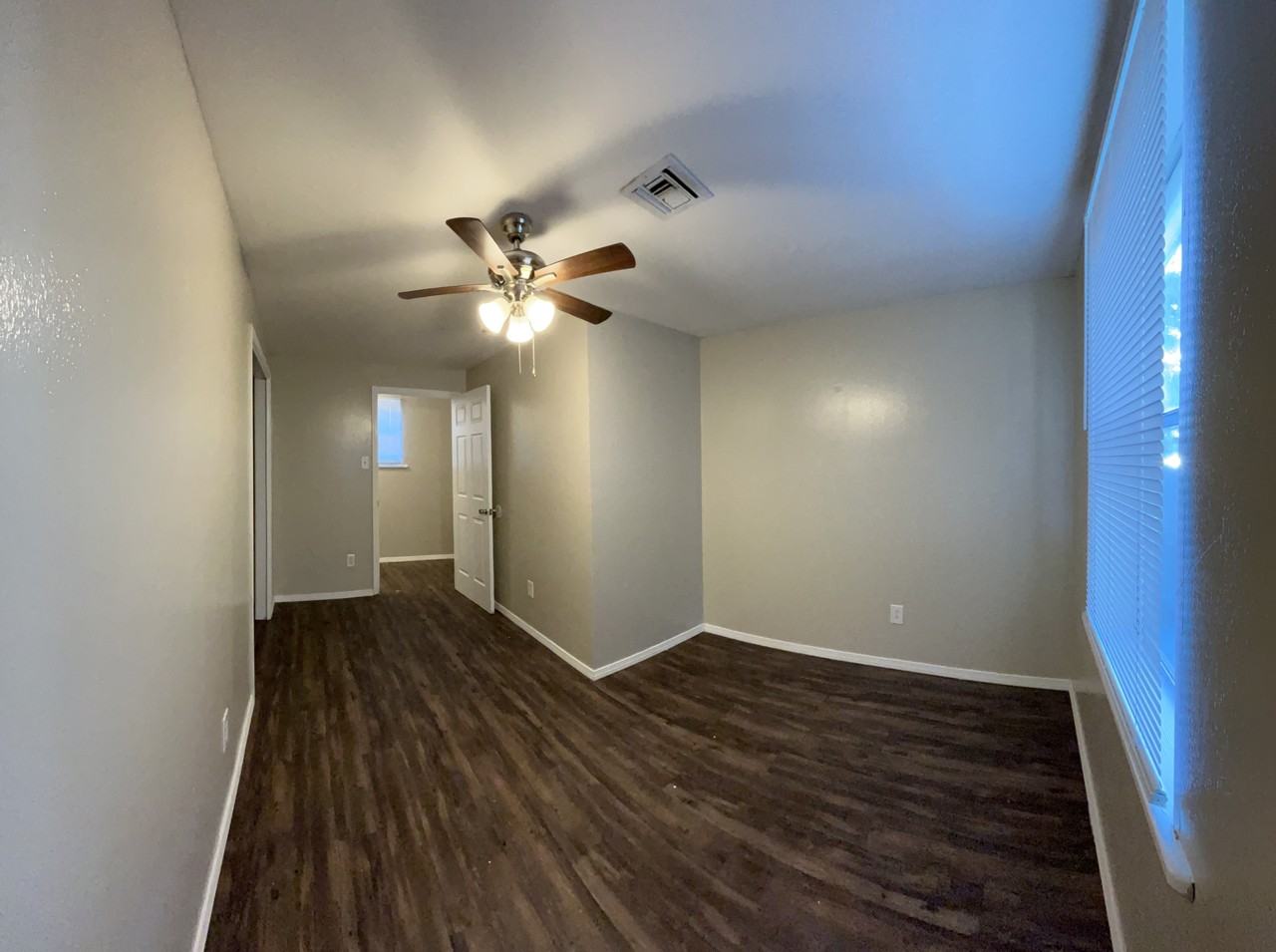 1120 N Oak St #B - Photo 7 of 8