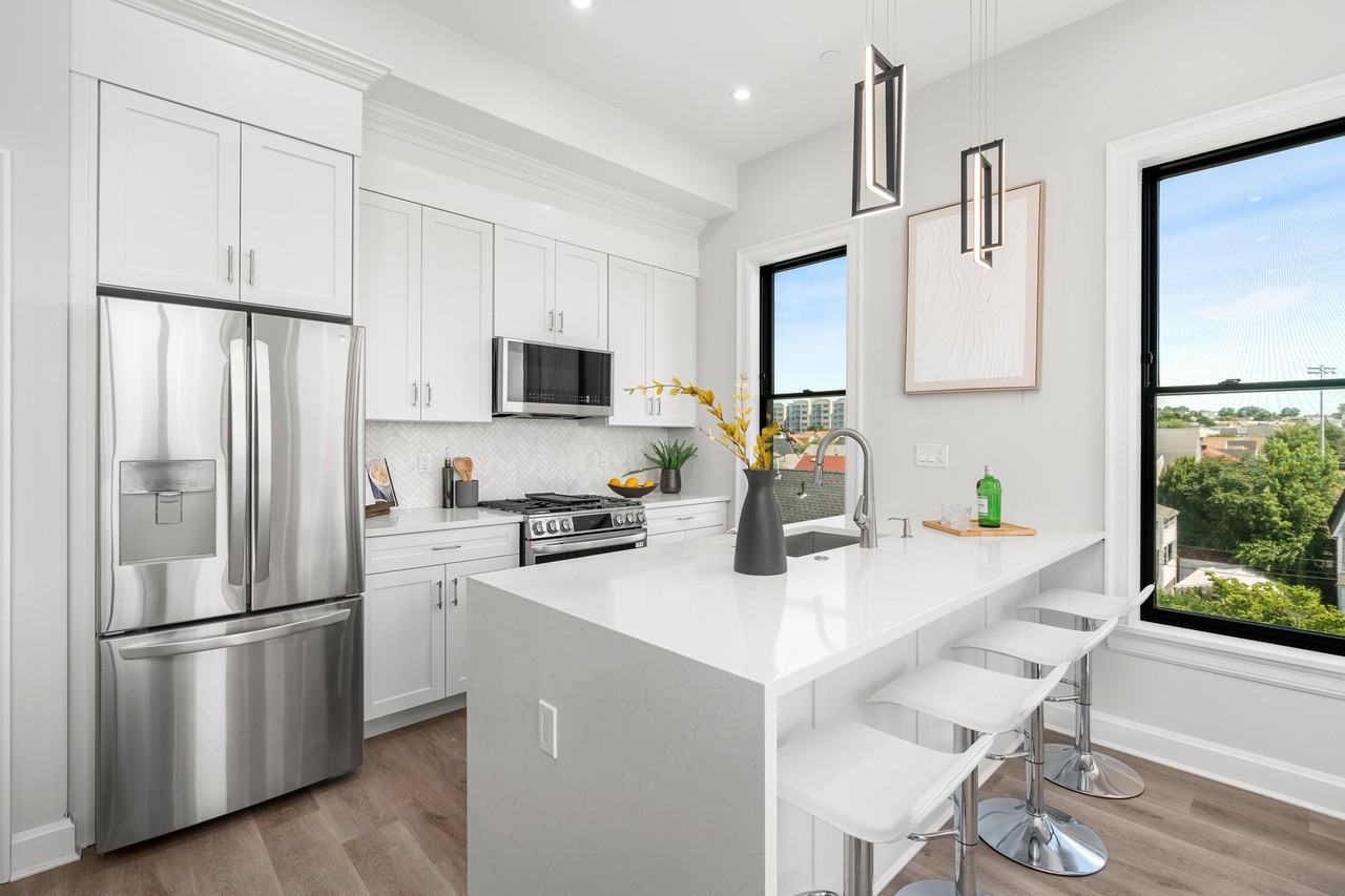 523531 2nd St #202 - Photo 4 of 17