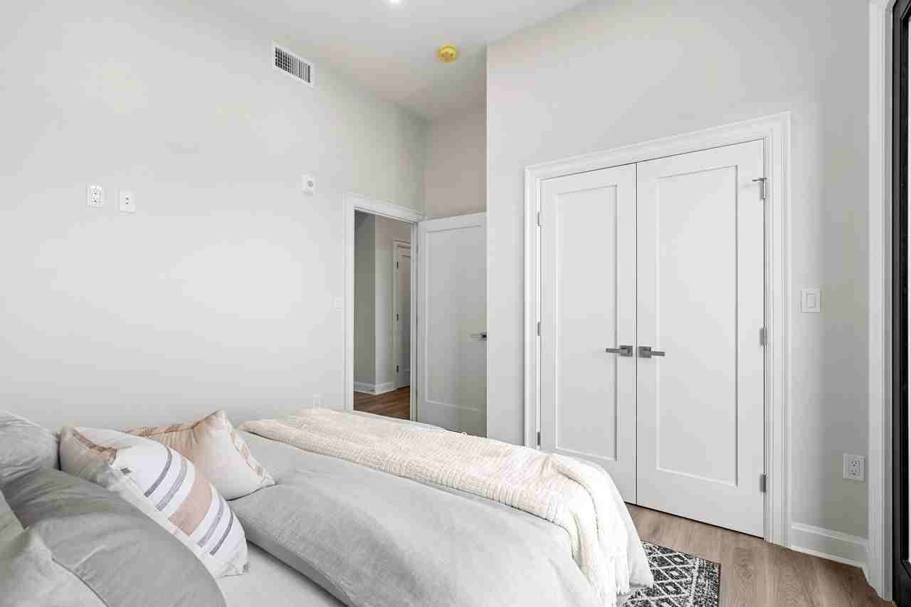523531 2nd St #202 - Photo 7 of 17
