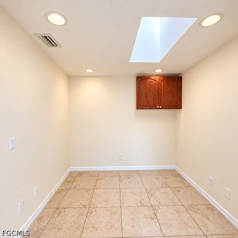 1214 Ne 8th Pl - Photo 6 of 21