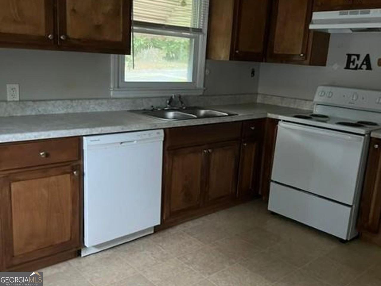 1326 Spellman Ave - Photo 7 of 9