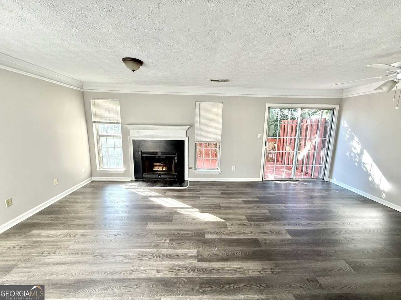 1713 Barrington Overlook - Photo 2 of 17