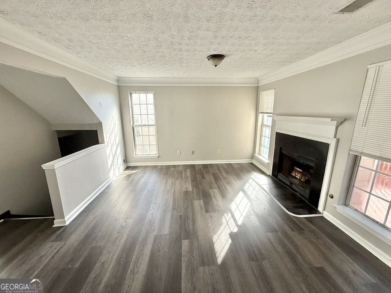 1713 Barrington Overlook - Photo 4 of 17