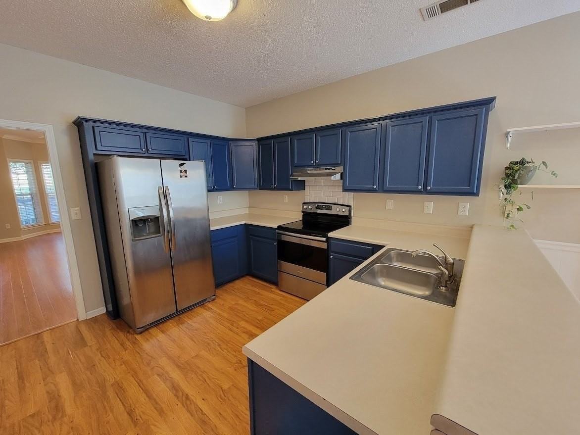 435 Southridge - Photo 4 of 16