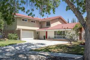 featured image of 42900 Staffordshire Dr