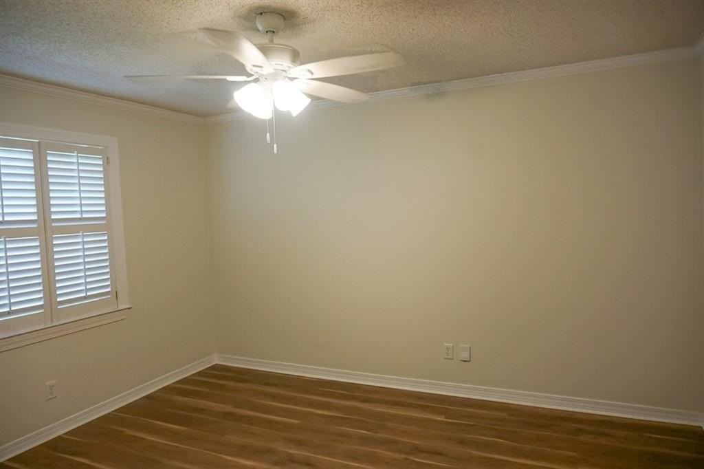 6083 Highland Cir N - Photo 4 of 16