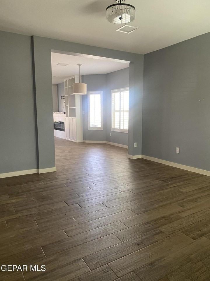 6461 Tama St - Photo 3 of 49