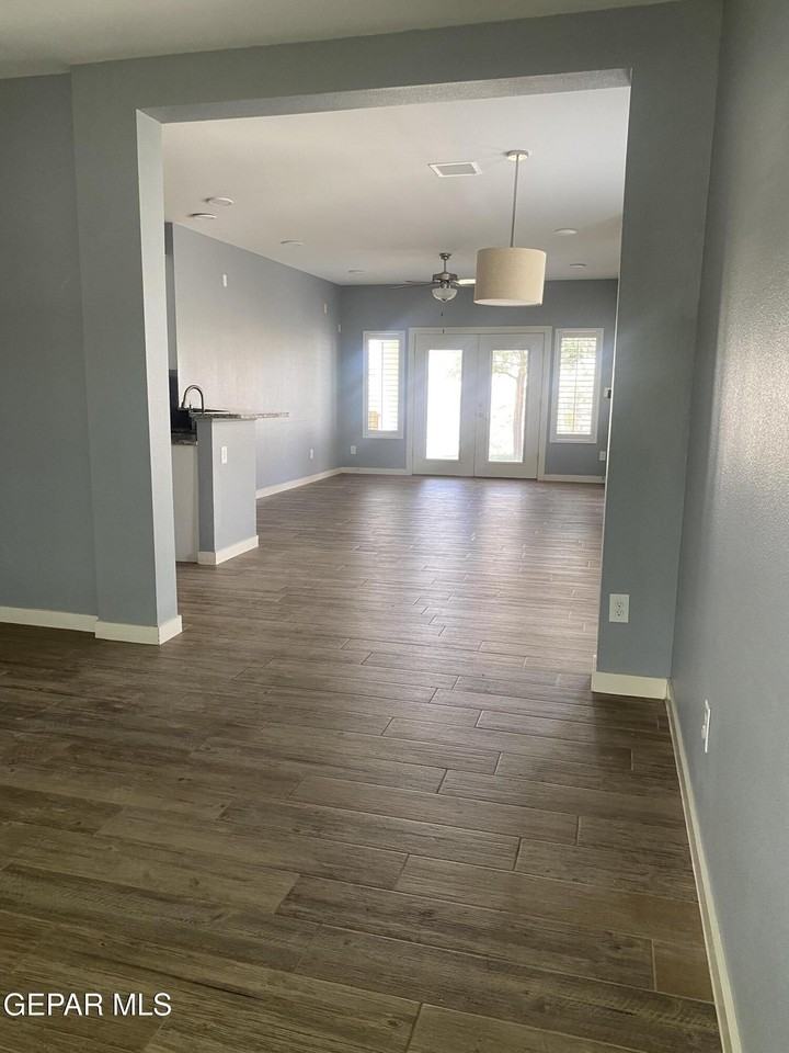 6461 Tama St - Photo 5 of 49