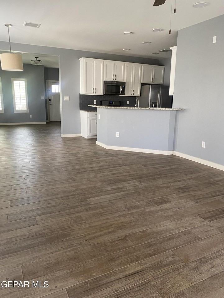 6461 Tama St - Photo 6 of 49