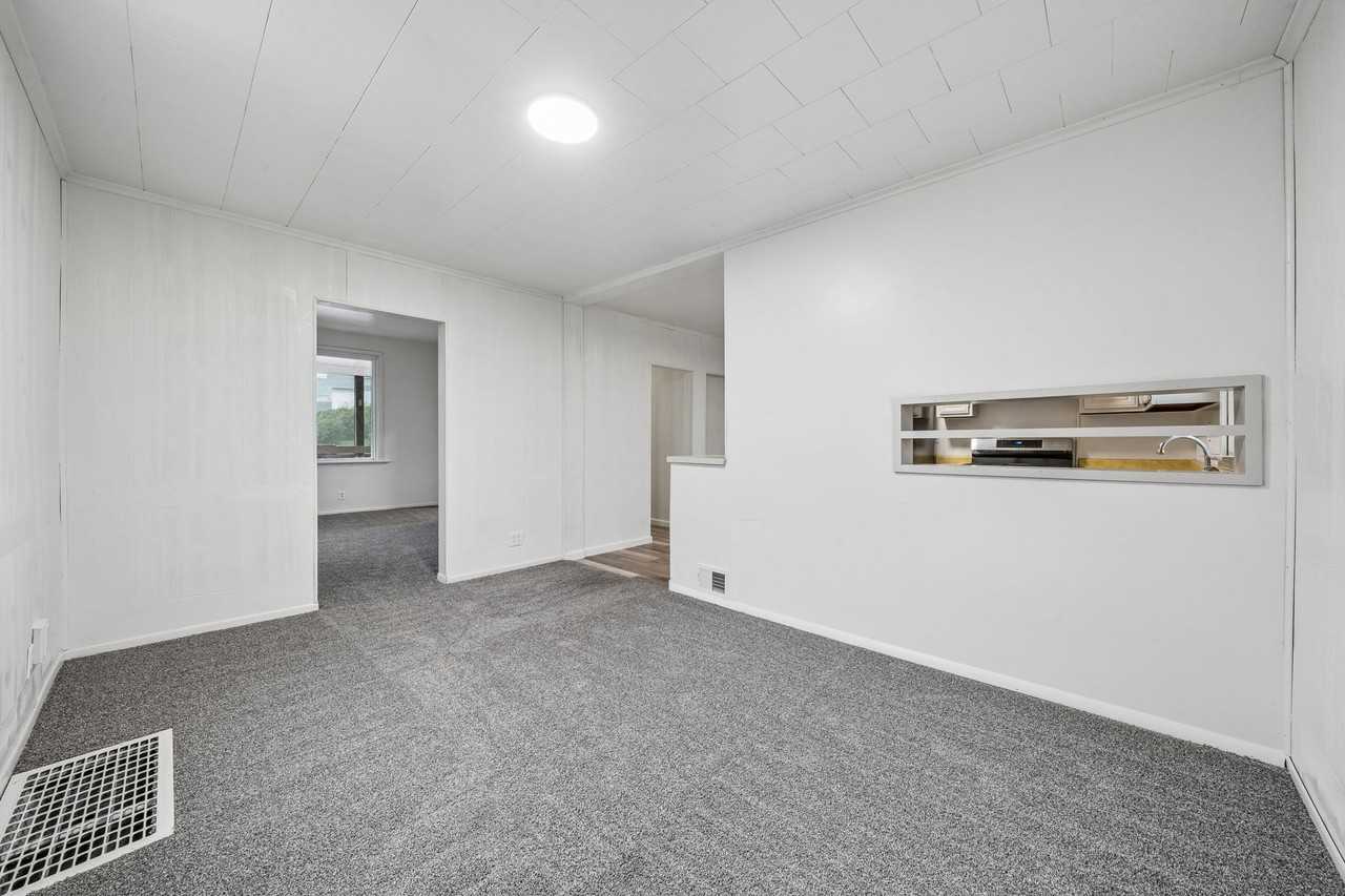 910 Harrison Ave #1 - Photo 6 of 26