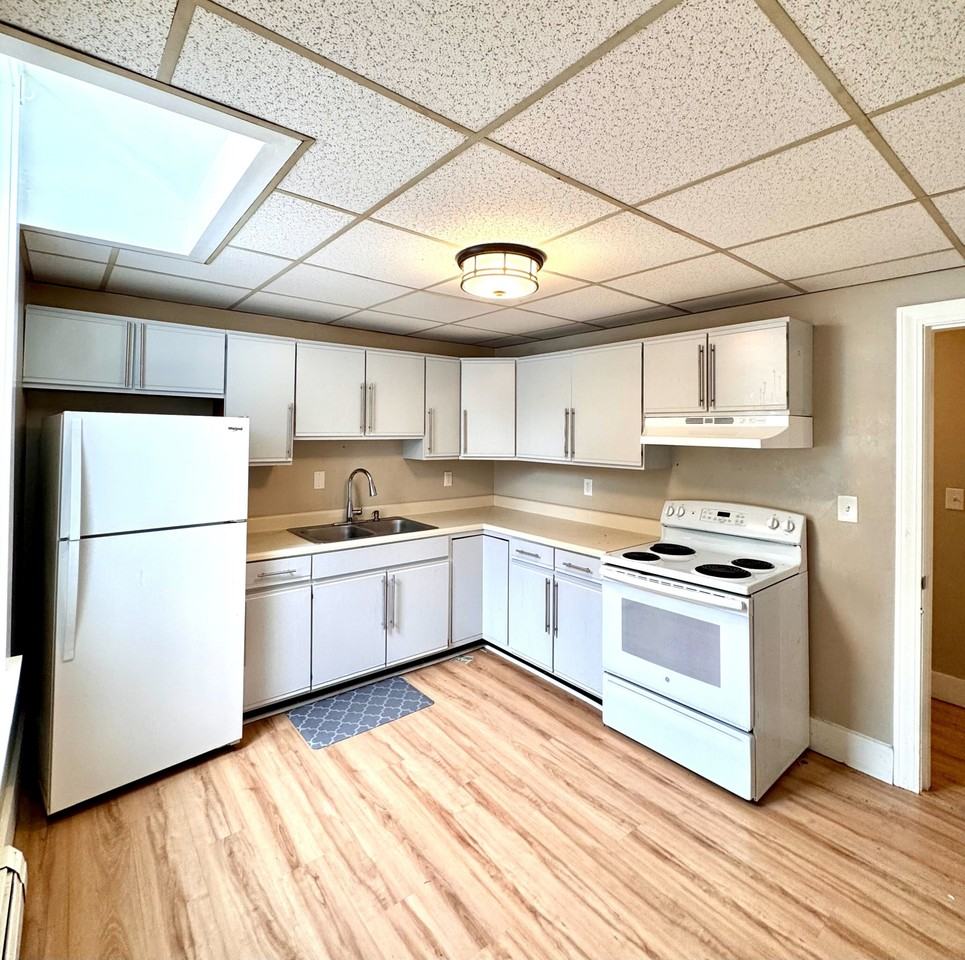312 Union St #1 - Photo 3 of 17