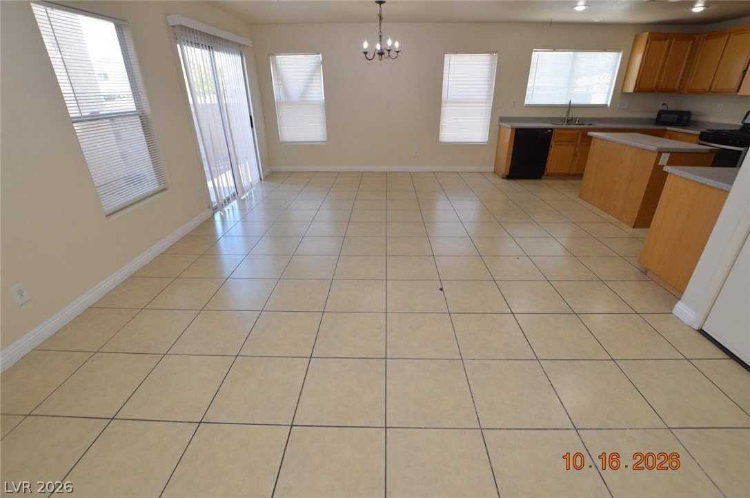 1259 Sweet Orange St - Photo 4 of 17