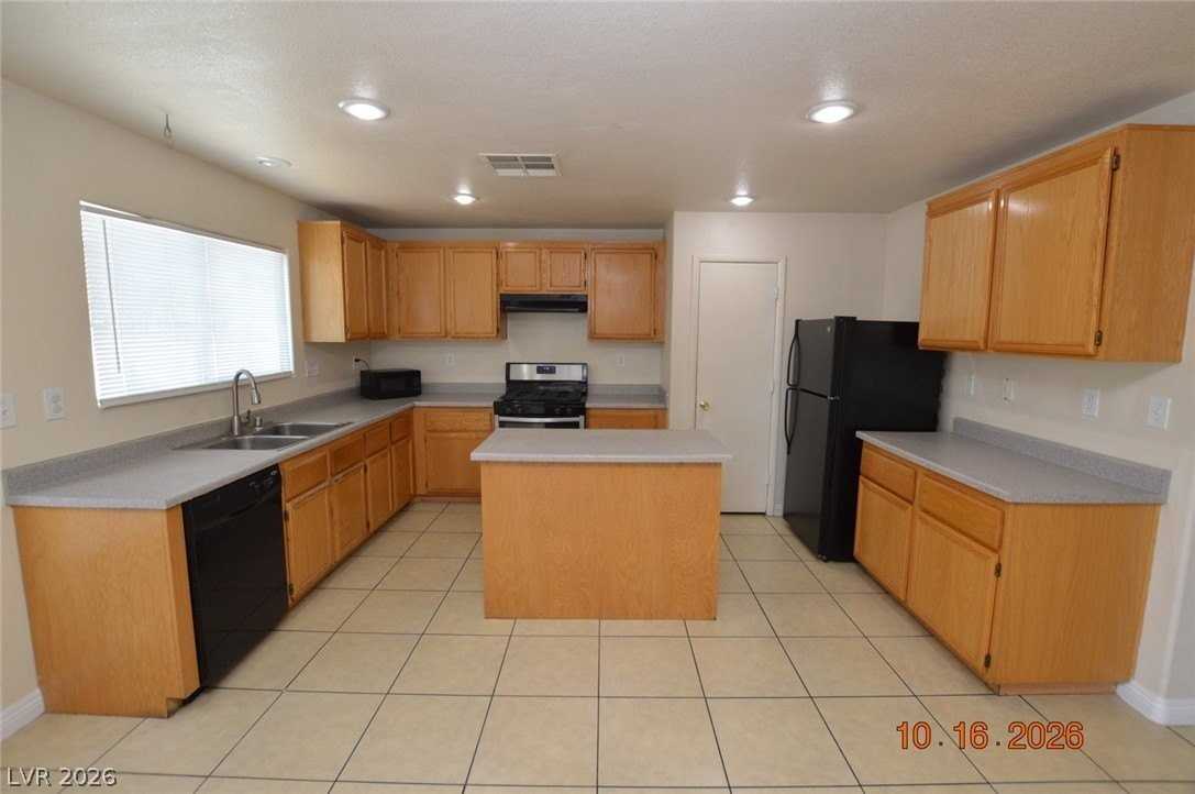 1259 Sweet Orange St - Photo 6 of 17