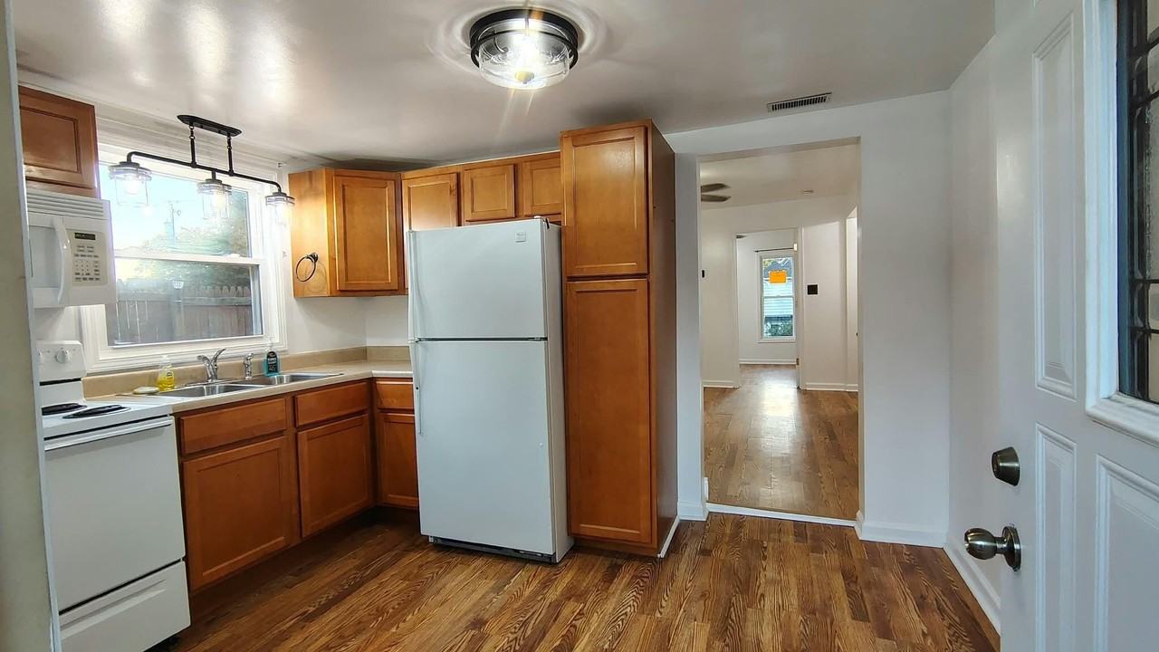 248 N Union St - Photo 5 of 21