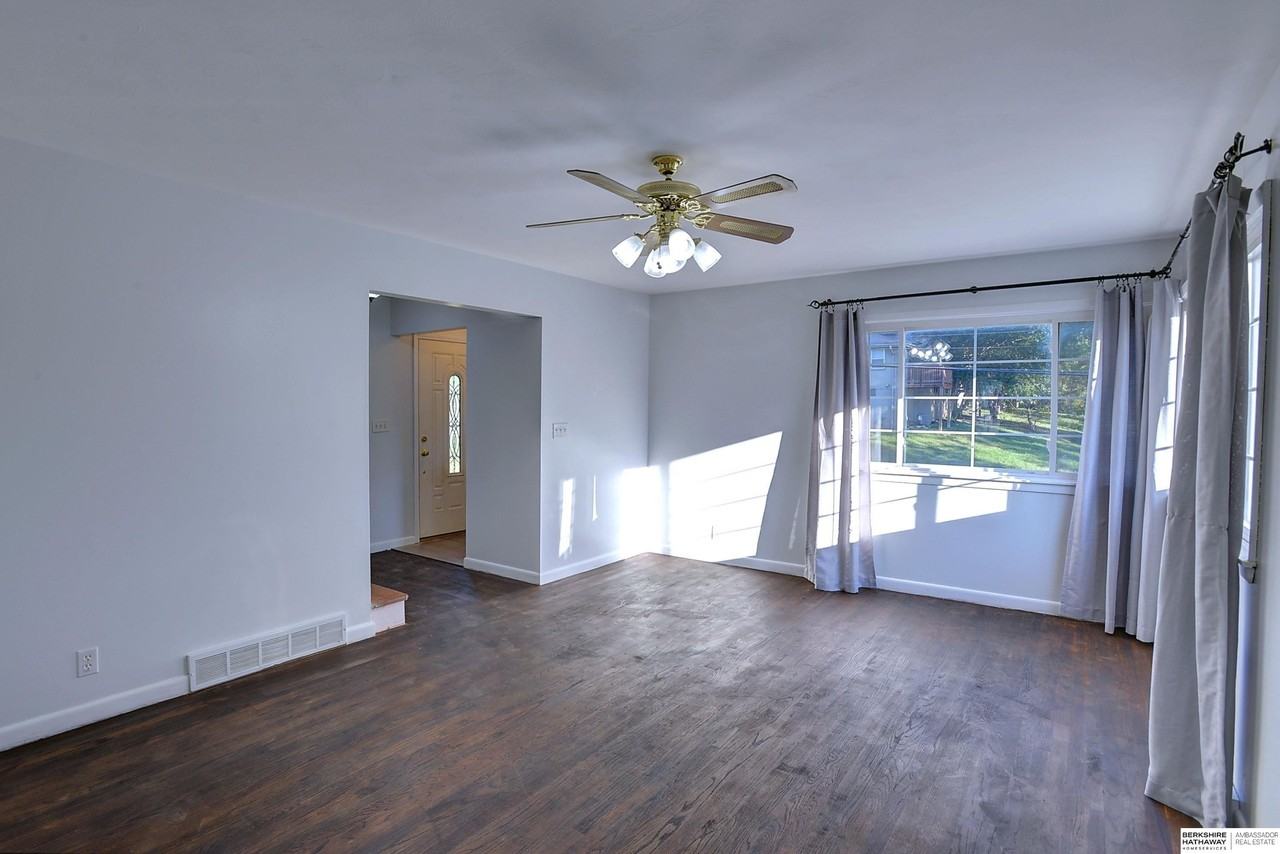 4441 Harrison St - Photo 4 of 29