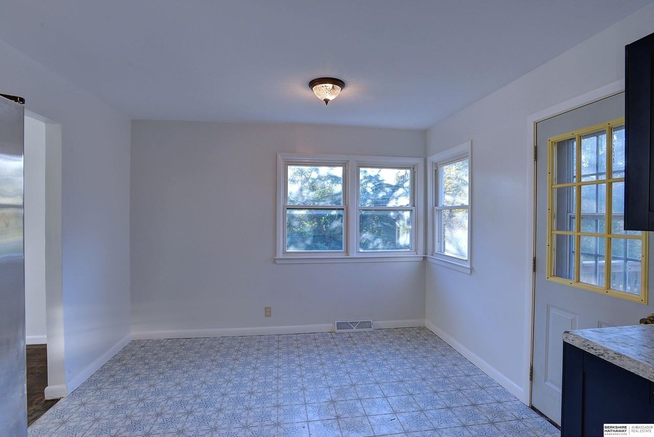 4441 Harrison St - Photo 7 of 29