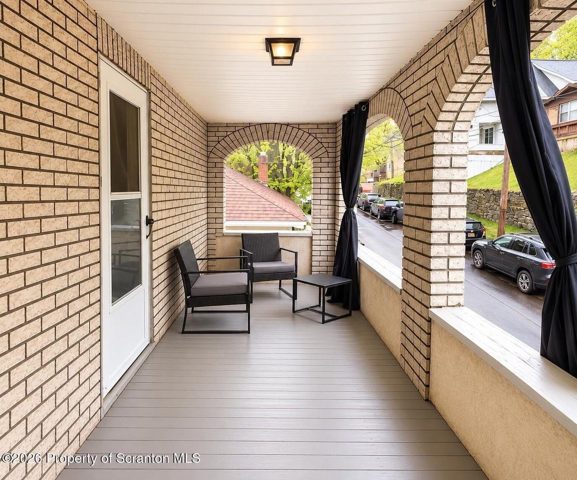 83 Spring St - Photo 2 of 7