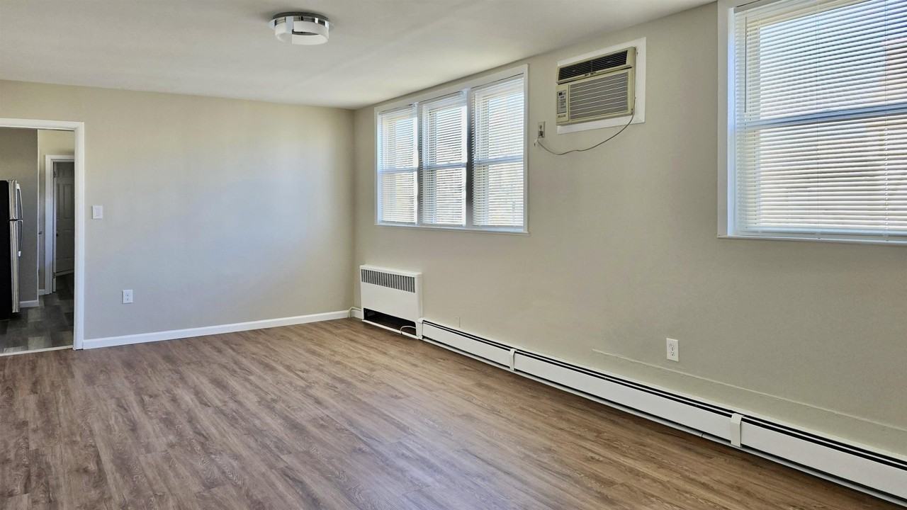 667 Broadway - Photo 2 of 10