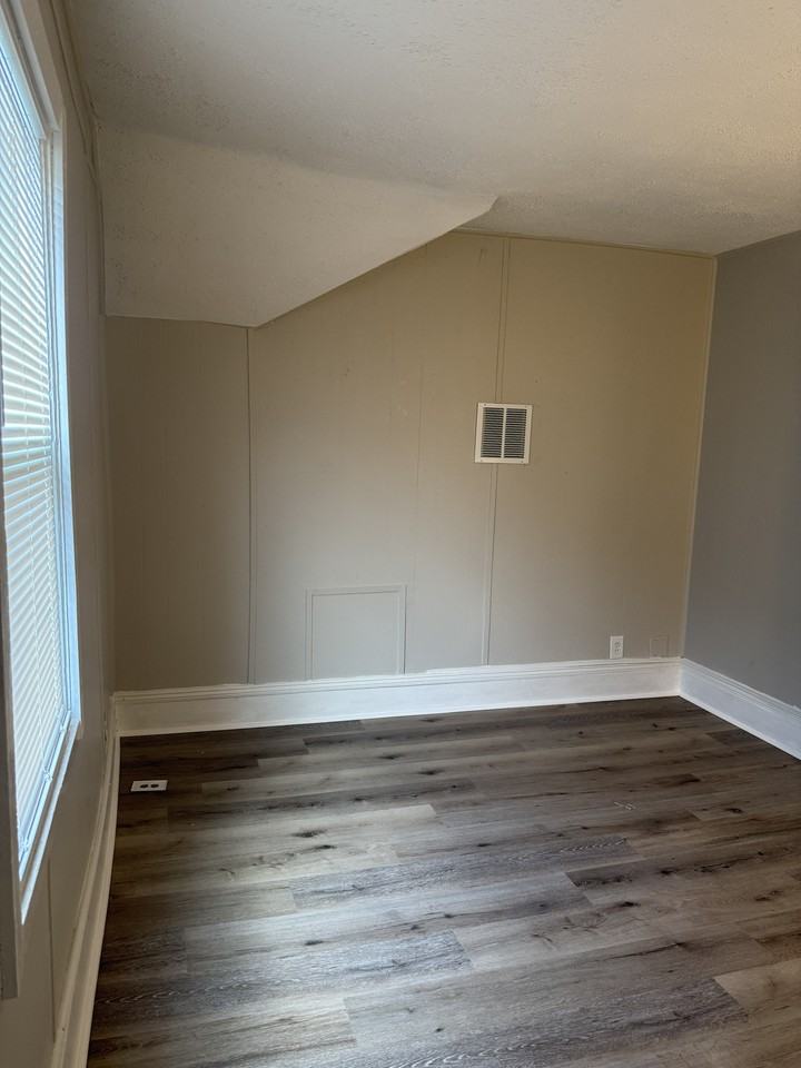 833 N Church St - Photo 4 of 18