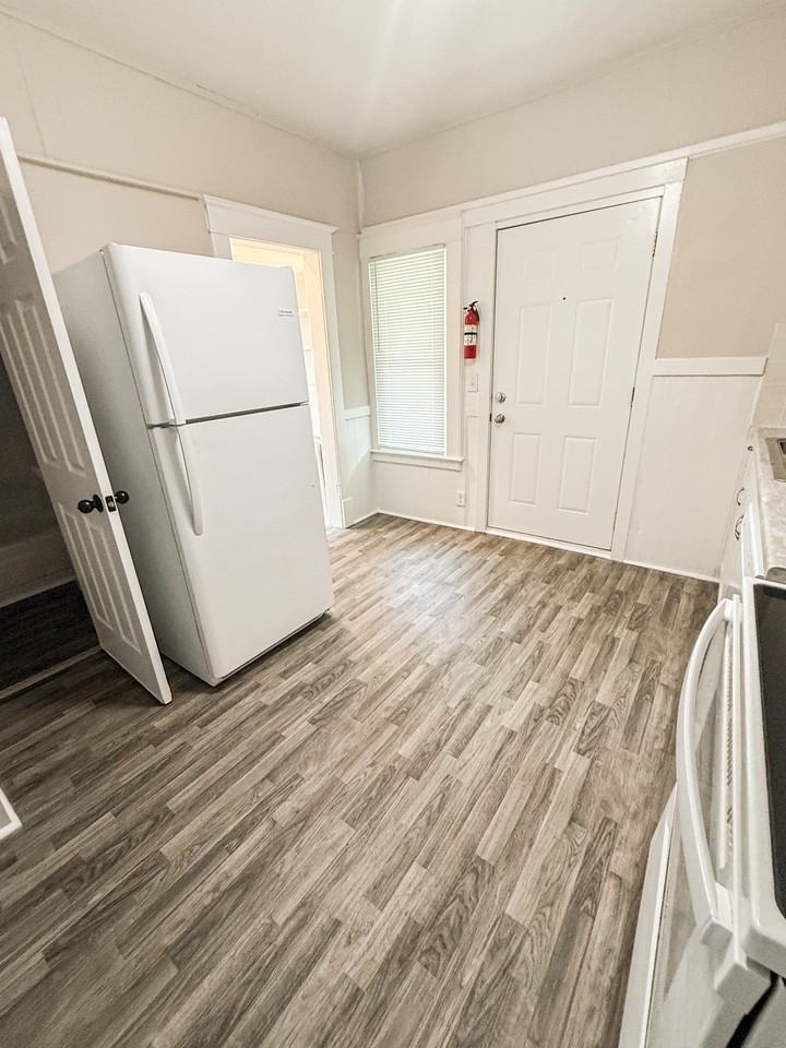833 N Church St - Photo 6 of 18