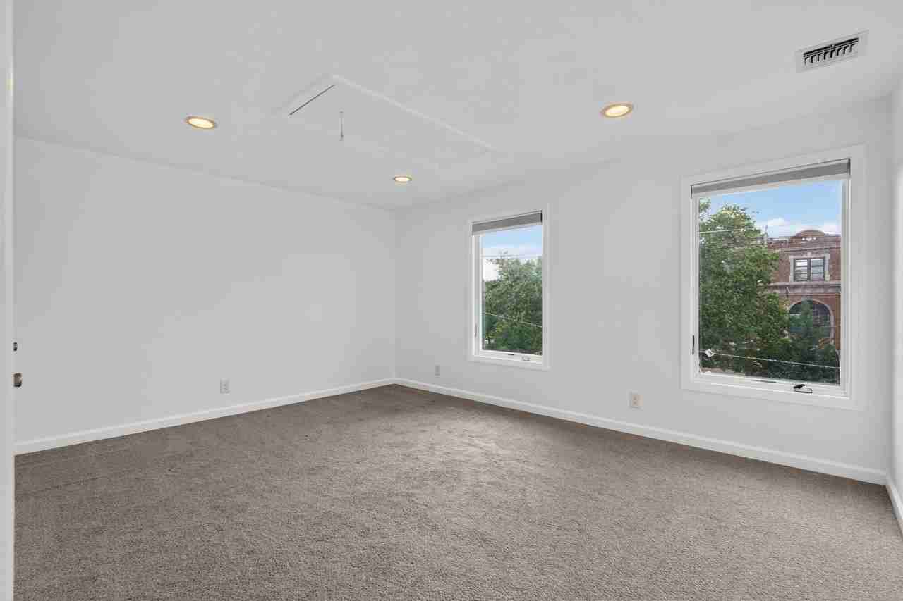 138 Avenue C - Photo 3 of 50