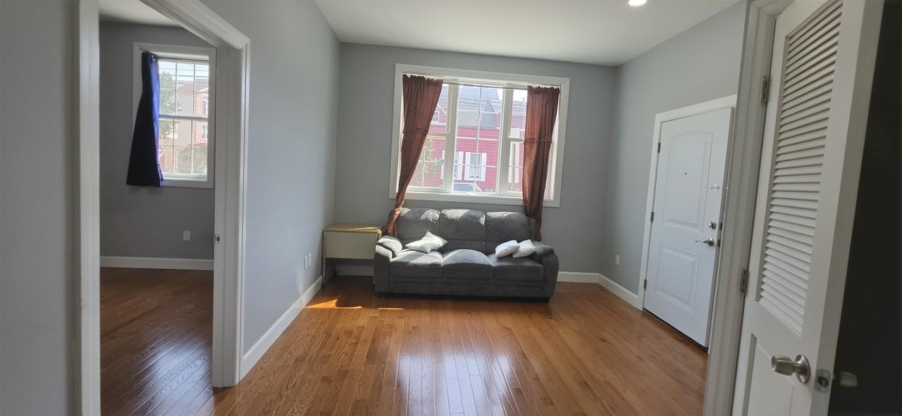 100 Griffith St #1R