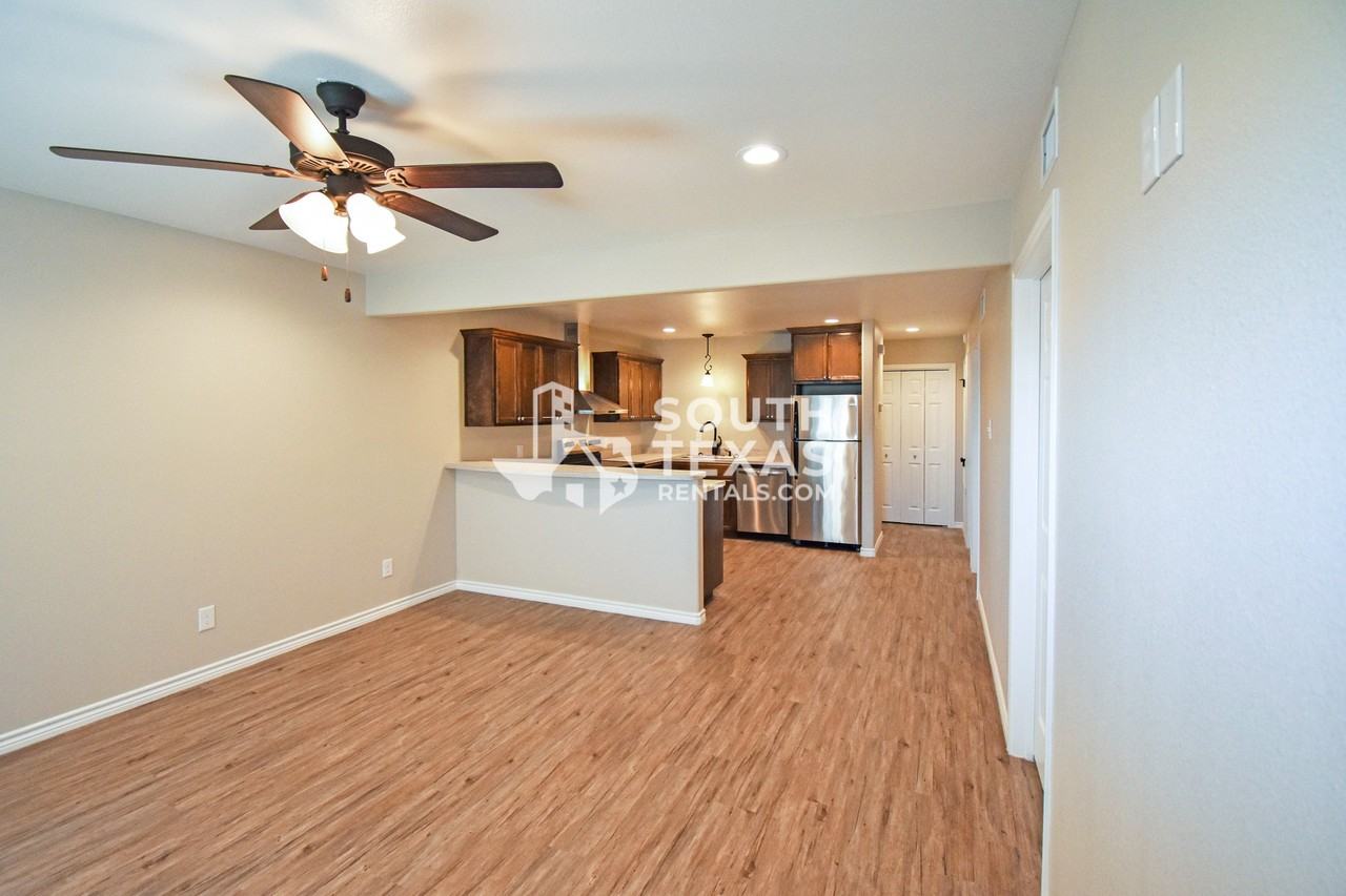 906 Simpson RdApt C #C - Photo 2 of 11