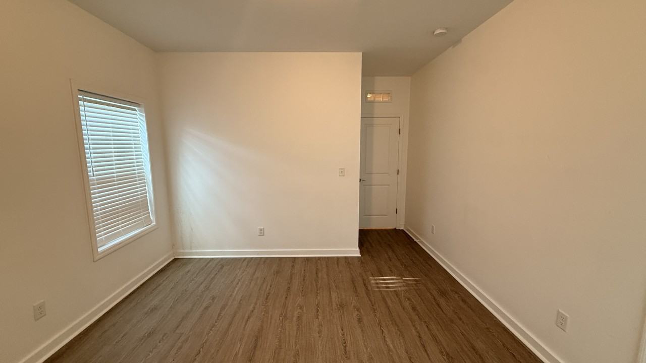 2121 Berkley Ave #1 - Photo 4 of 9