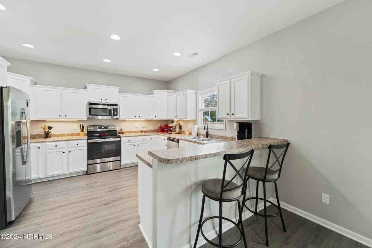 135 Prelude Dr - Photo 4 of 28