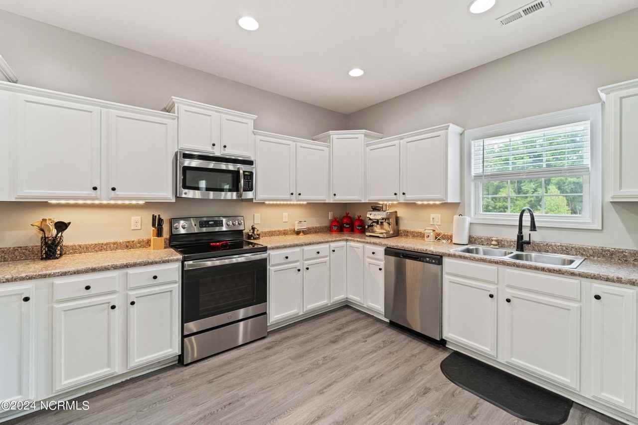 135 Prelude Dr - Photo 5 of 28