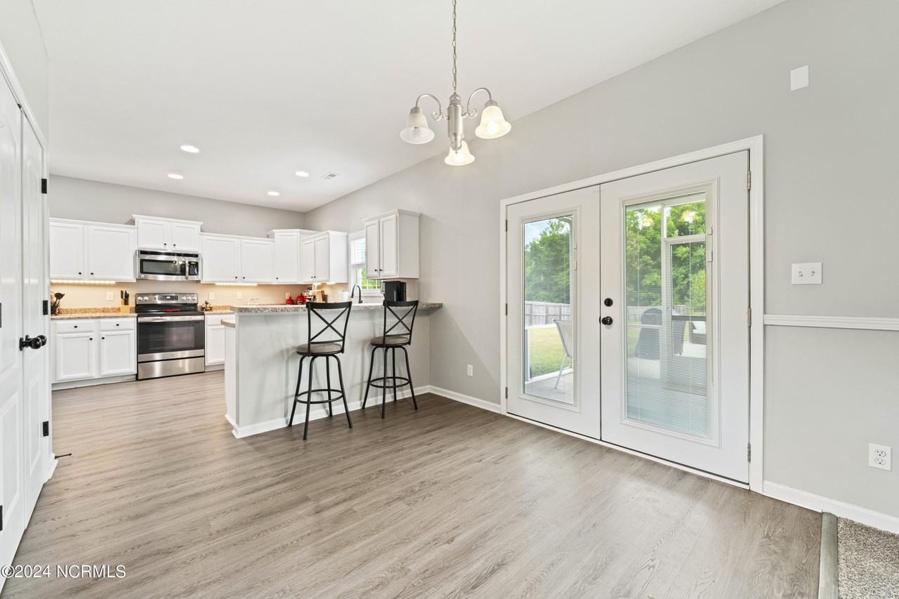 135 Prelude Dr - Photo 7 of 28