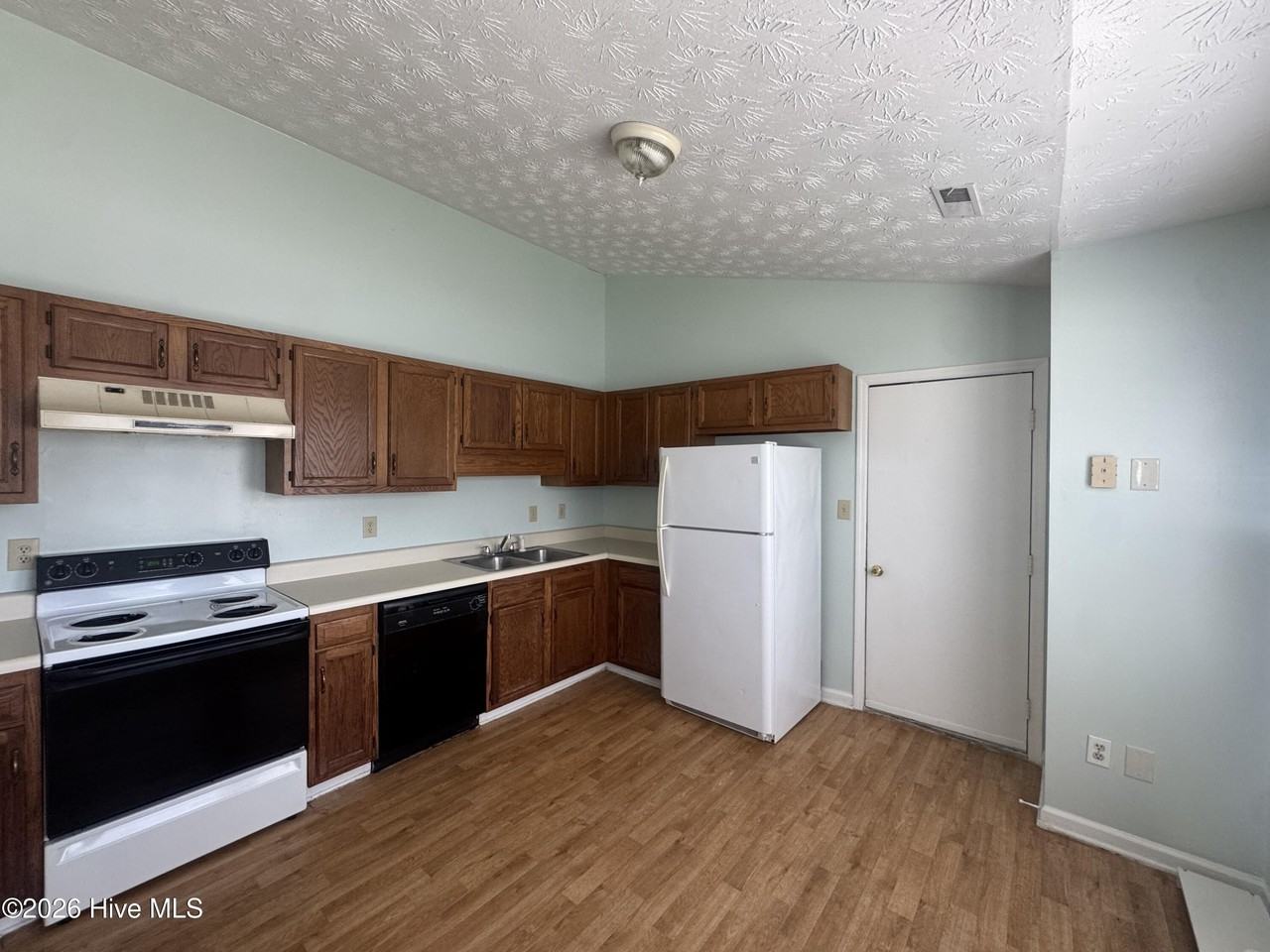 2045 Steeple Chase Ct - Photo 3 of 7