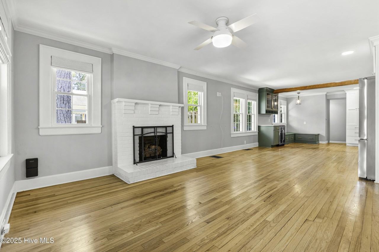 280 E Ohio Ave - Photo 4 of 20