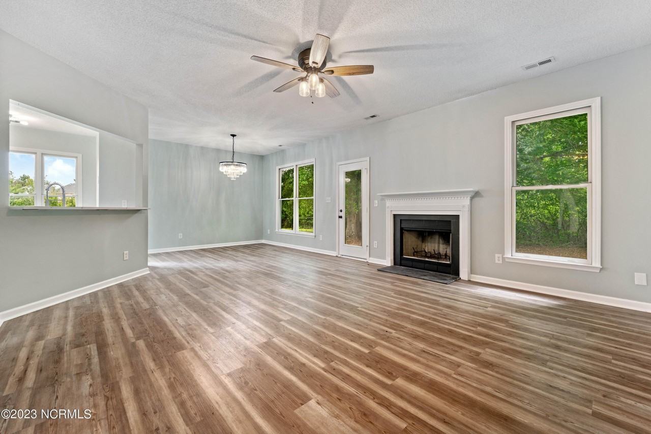 405 Windsong Ct - Photo 2 of 21