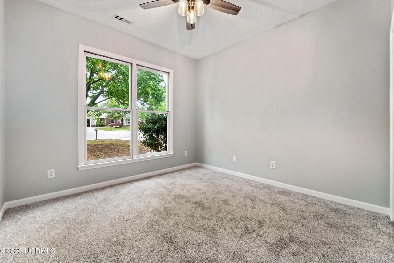 405 Windsong Ct - Photo 4 of 21